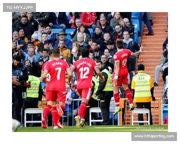 西甲联赛埃尔切巴迪亚扑出近距离头球